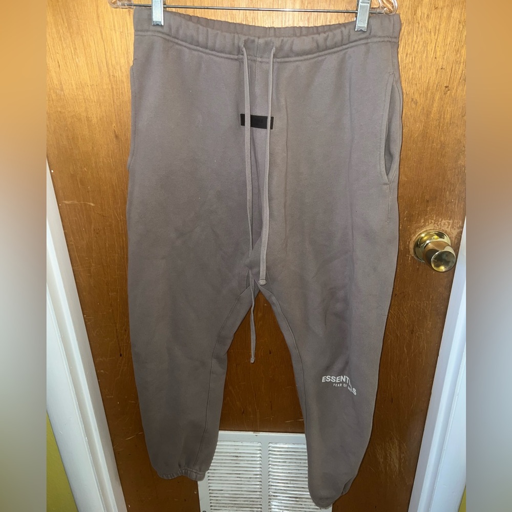 Fear of God ESSENTIALS
Essentials Sweatpant size small